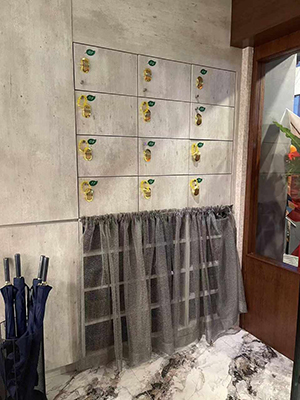 卫生更鞋区 Hygiene Shoes Changing Area